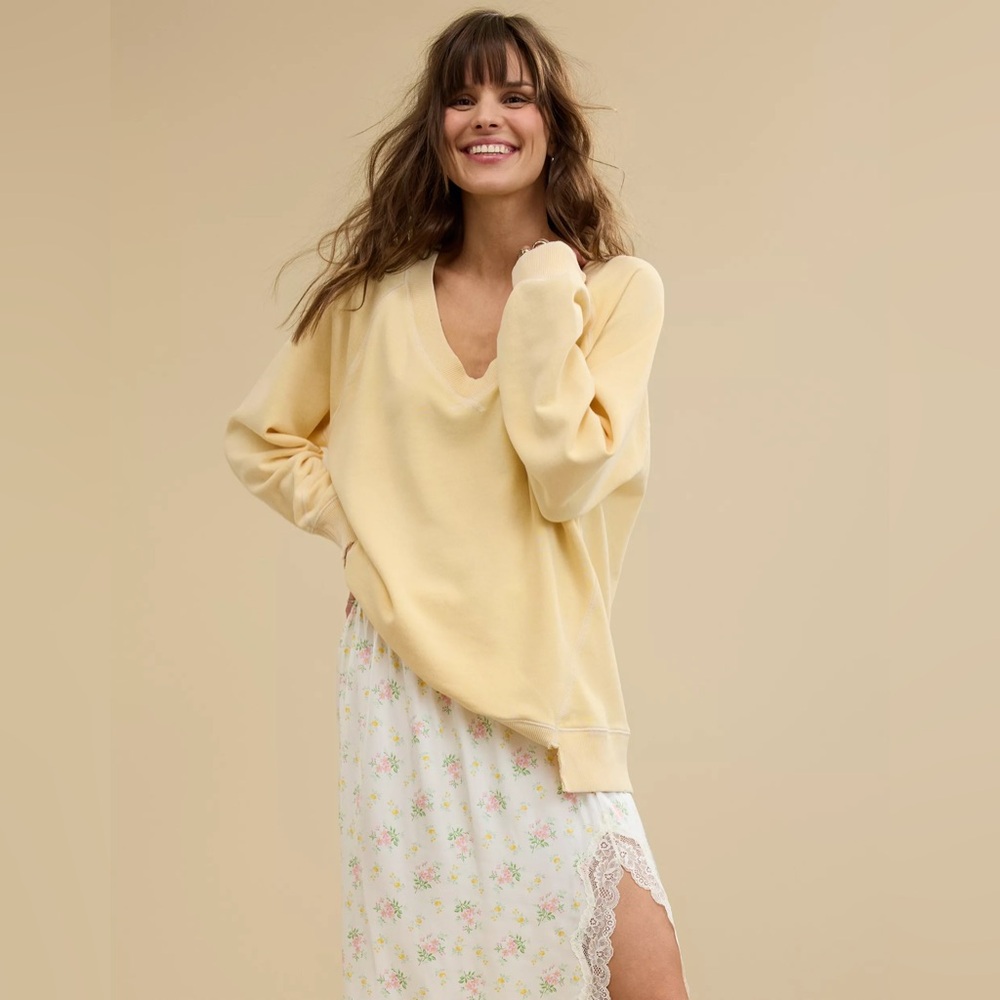 Aerie Downtime V-Neck Sweatshirt in Butter Yellow